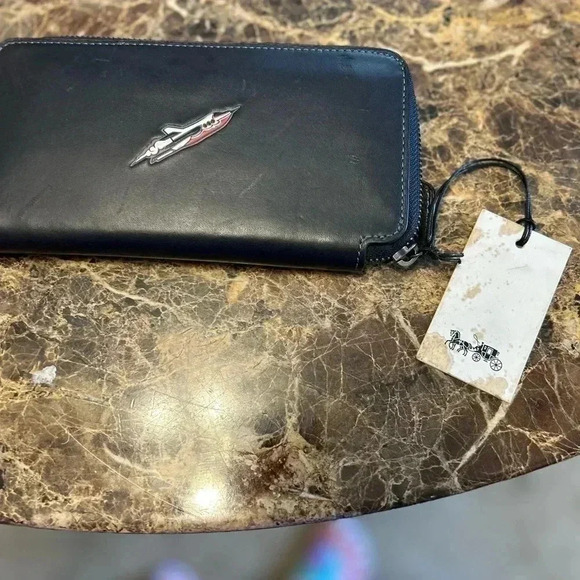 Coach leather wallet - Picture 1 of 8